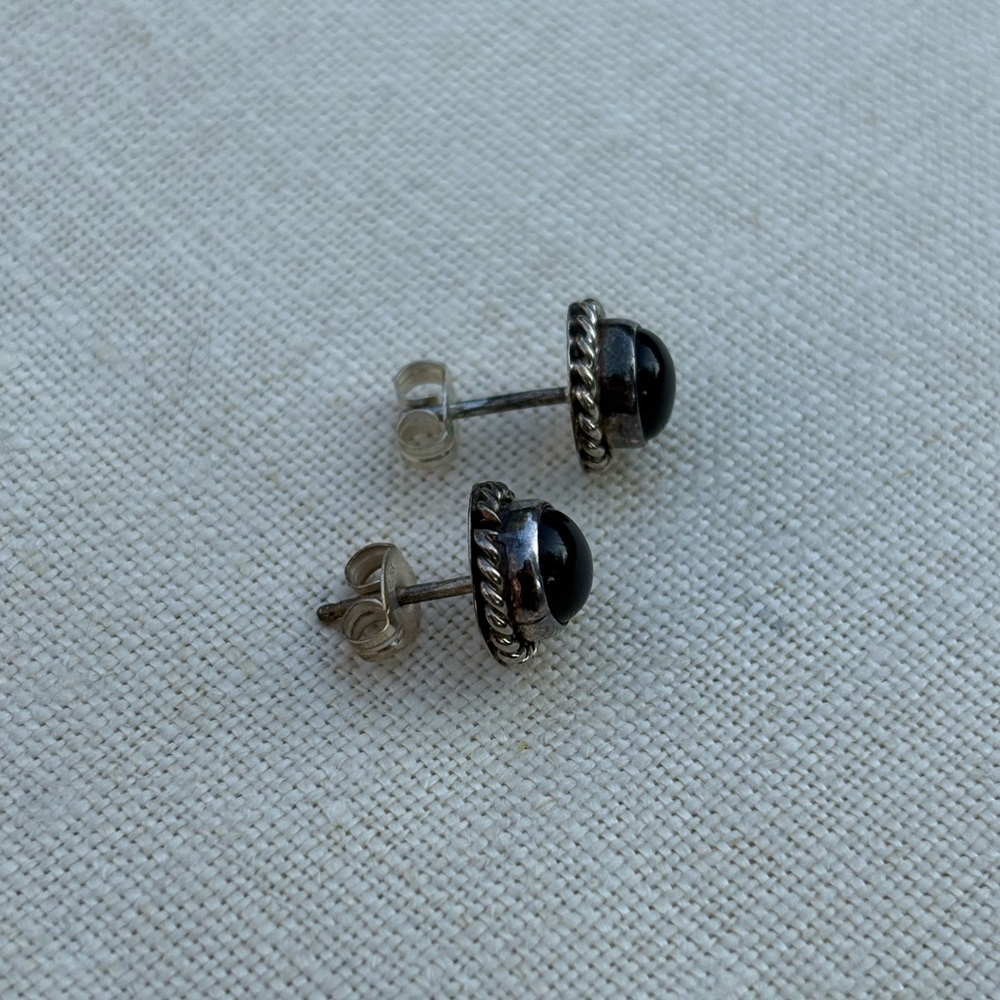 Vintage Sterling Silver Onyx Stud Earrings with Rope Design - Picture 2 of 4